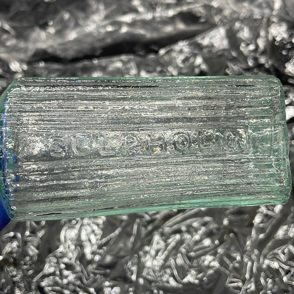 Vintage Victorian Ribbed Glass Apothecary Bottle “SULPHOLINE” Embossed 2 oz - Picture 6 of 8